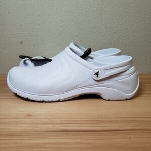 Anywhere Women's Size 9 Zone Closed Toe Slip On Clogs White Oil & Slip Resistant